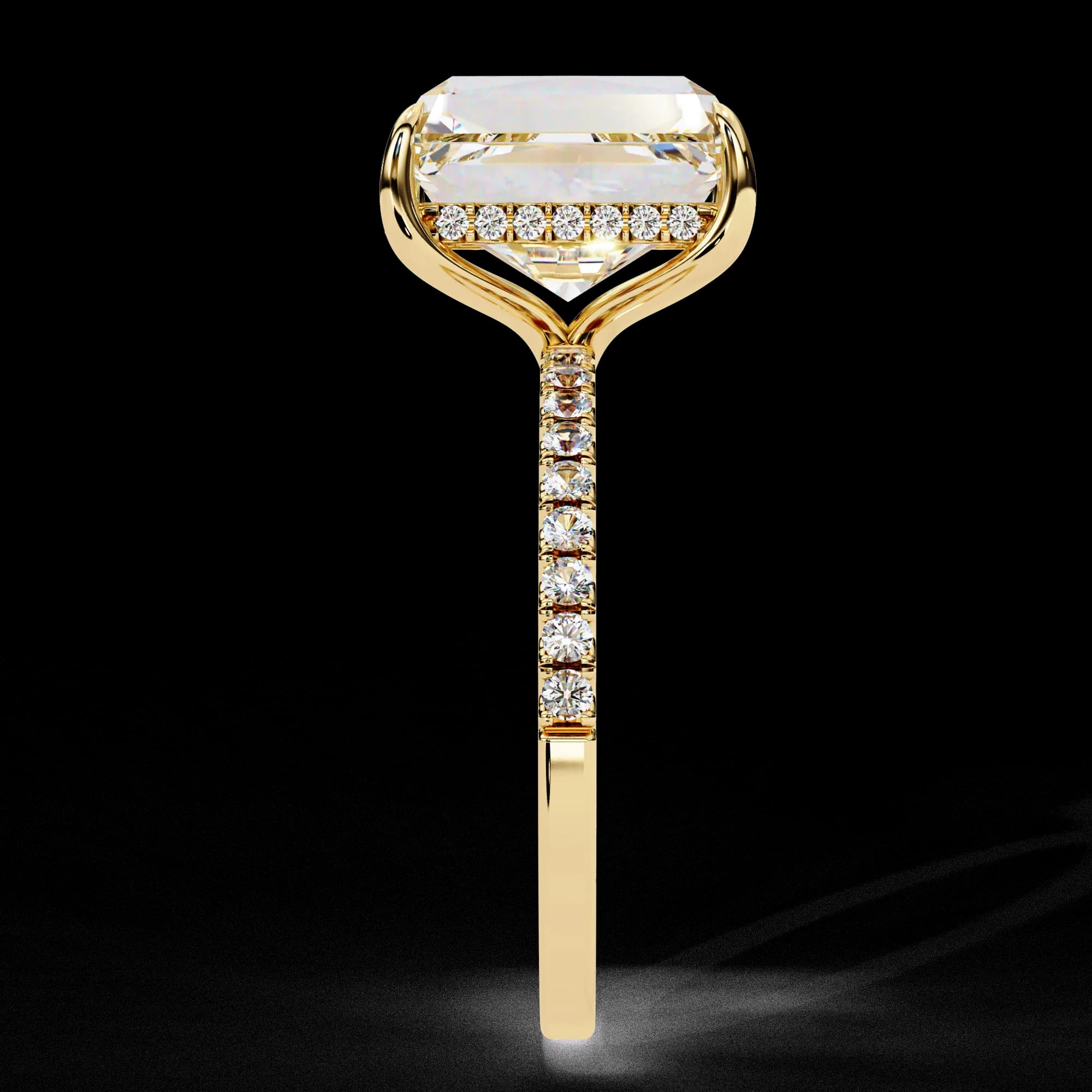 Side profile of the basket setting in yellow gold